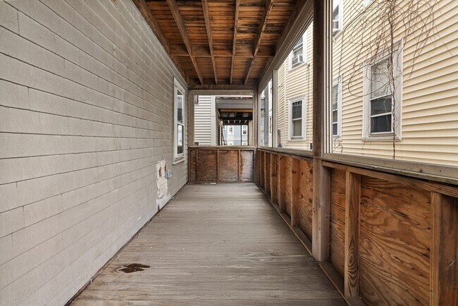 Building Photo - 921-923-923 E Broadway