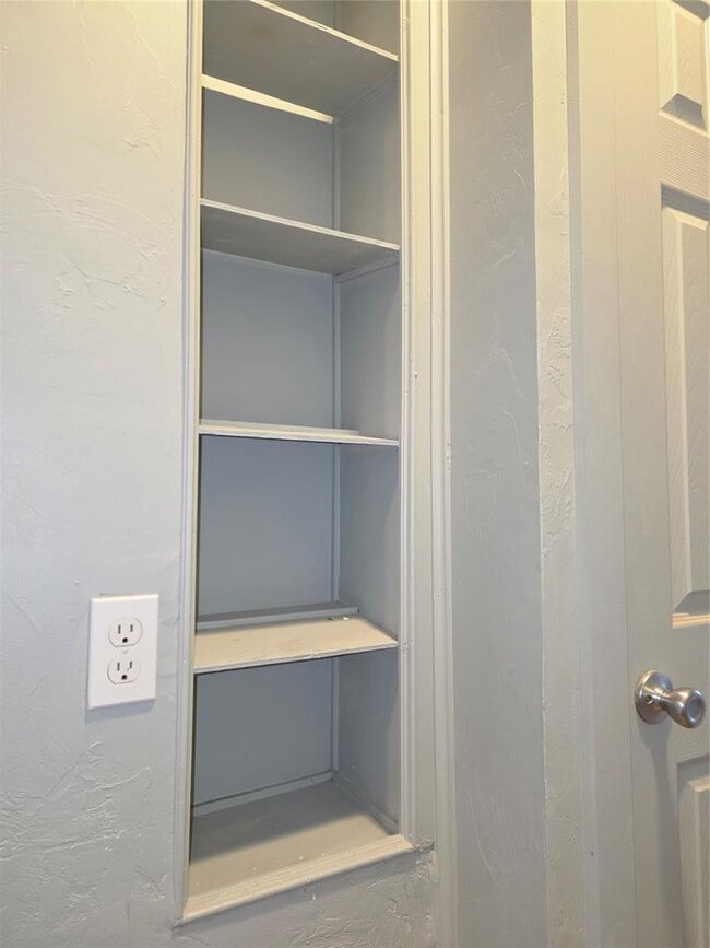 Building Photo - 1725 NW 18th St