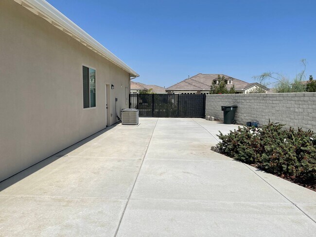 Building Photo - COMING SOON! - Belcourt Seven Oaks