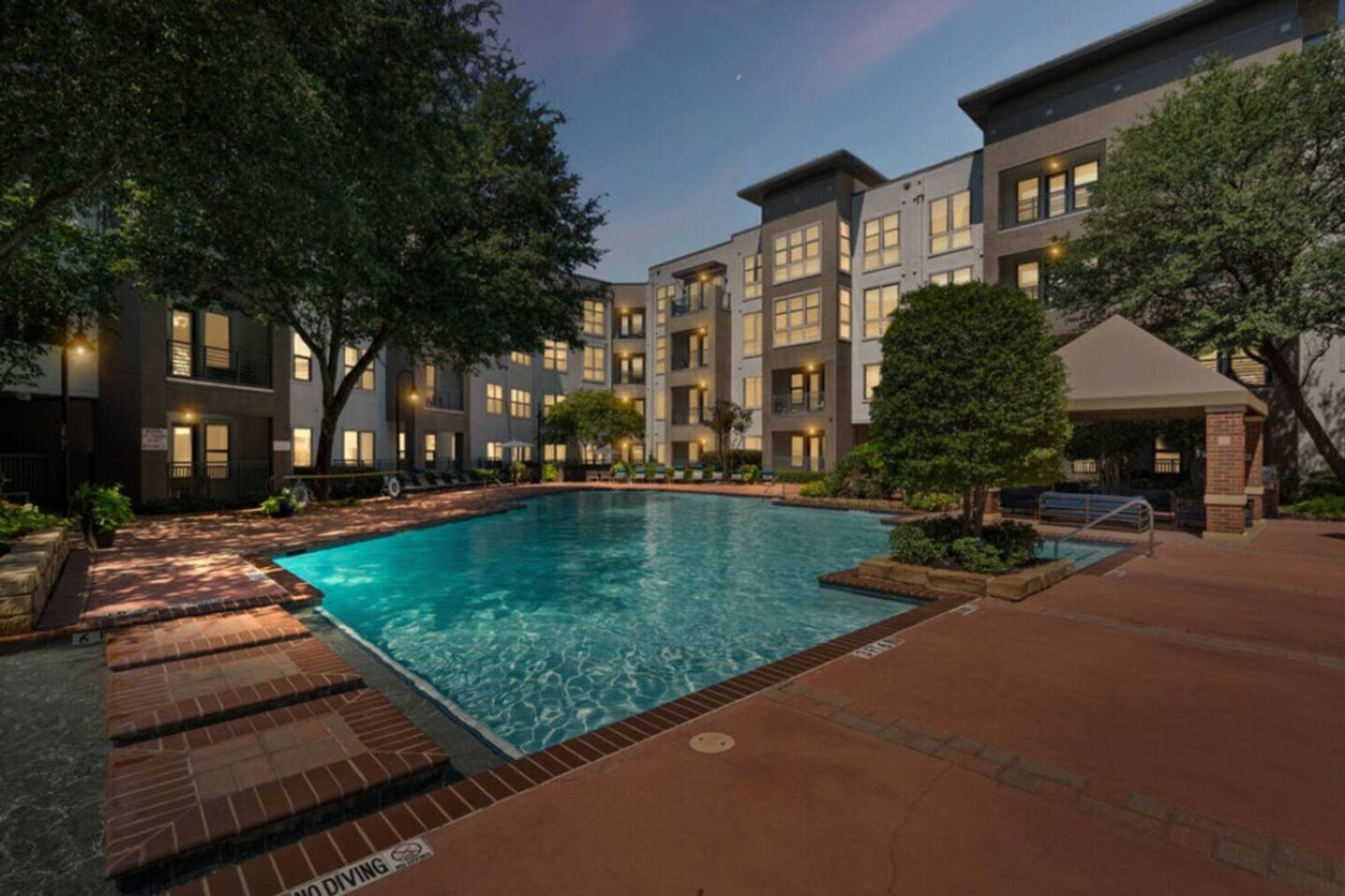Building Photo - 800 Lake Carolyn Pkwy
