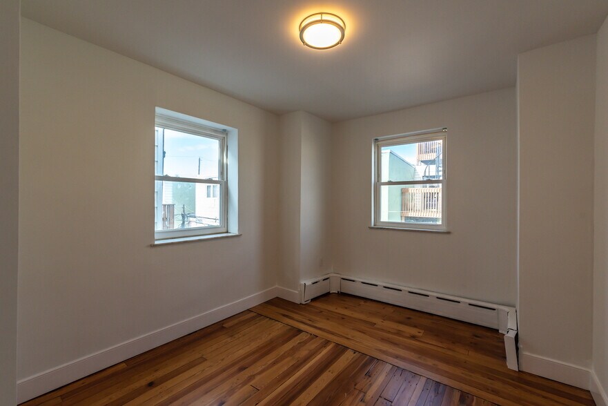 Building Photo - 1311 Sigel St