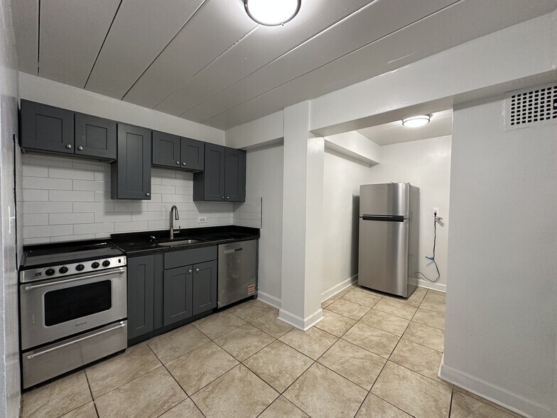 Building Photo - 1360 W Touhy Ave