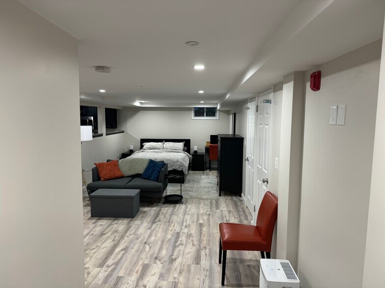 Studio - 171 Foster St