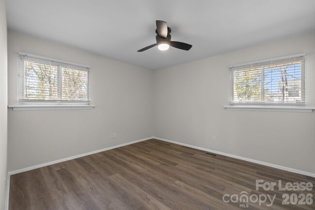 Building Photo - 801 Davenport St