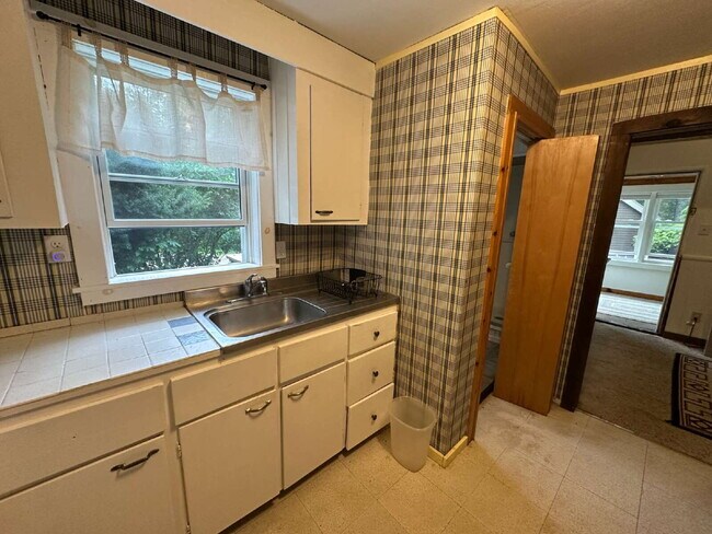 Building Photo - Charming Barrington Cottage Retreat: Fully Equipped 1BR Living with Private Yard Space!