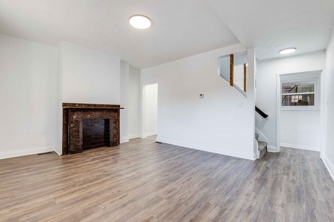 Building Photo - 328 Sweetbriar St