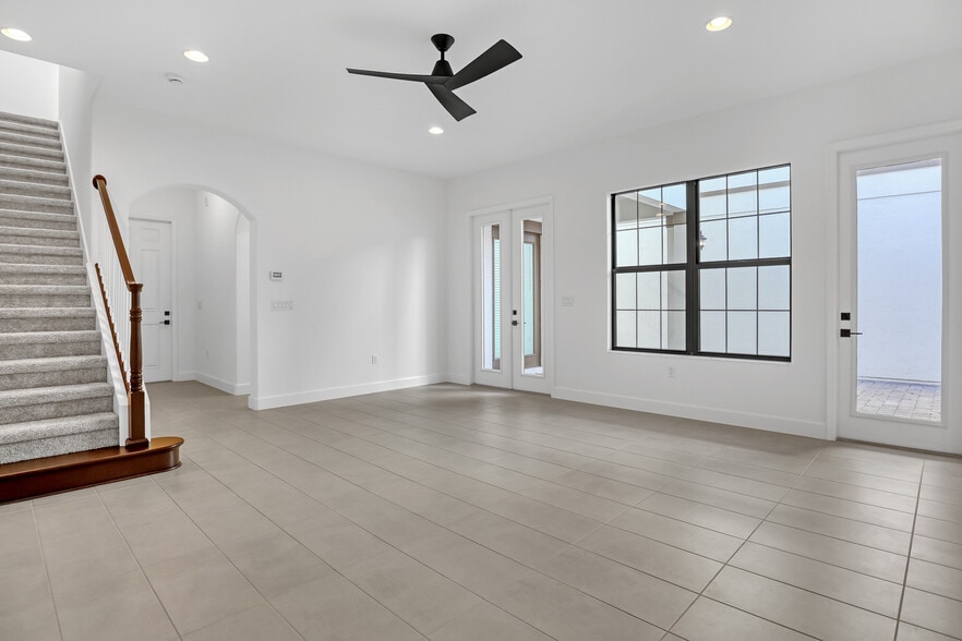 Building Photo - 2238 Salew St