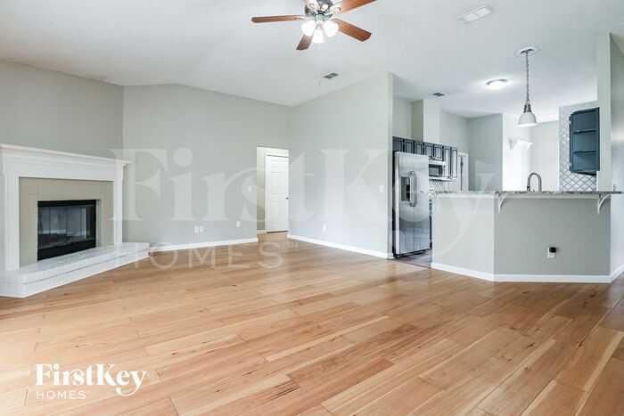 Building Photo - 12557 Ashglen Dr N