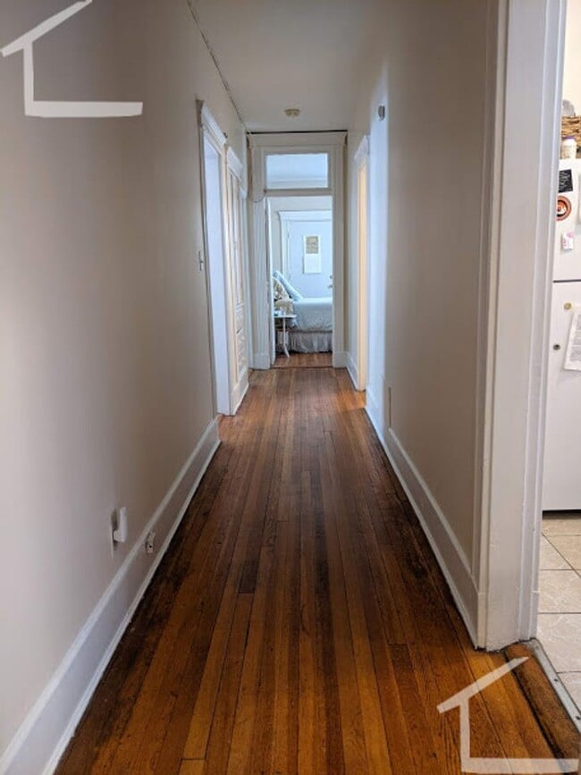 Building Photo - No Brokers Fee,3 Bedrooms unit on Coolidge Corner, Laundry on a Site, Heat, Hot Water Included