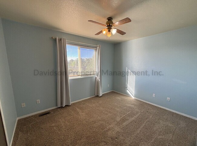 Building Photo - 1045 Lords Hill Dr