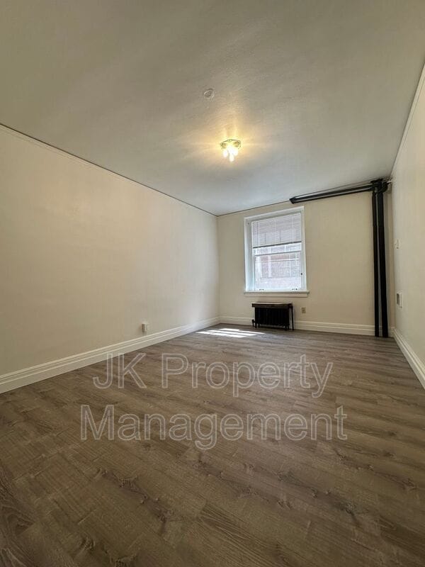 Building Photo - 310 5th St N