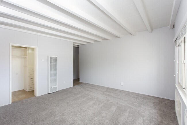 Primary Photo - Rare Studio in La Jolla Village with Onsit...