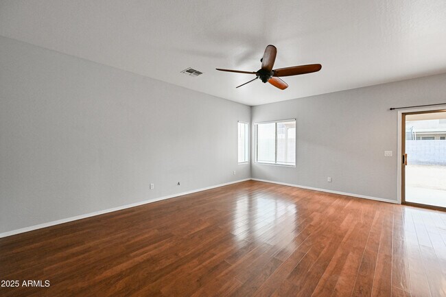 Building Photo - 10950 W Royal Palm Rd
