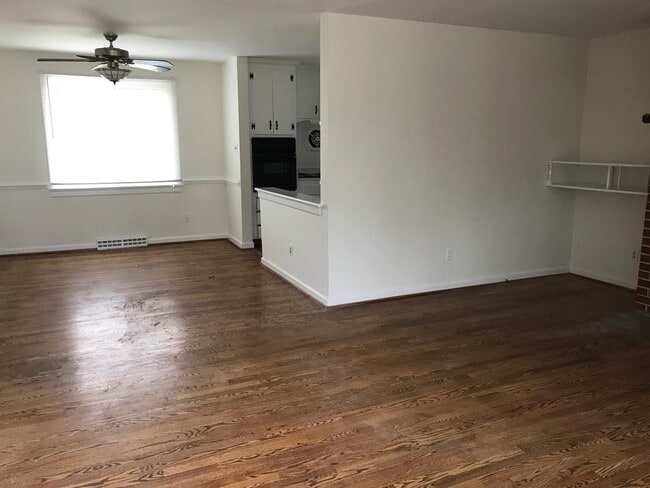 Building Photo - -- AVAILABLE JULY 1ST -- 3 BR / 1 BA West ...