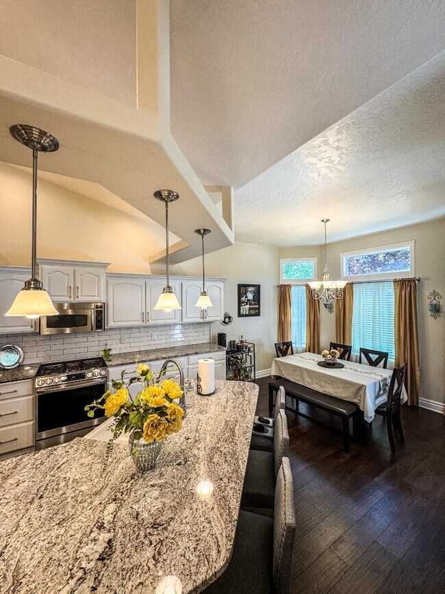 Building Photo - 5483 N Black Sand Ave