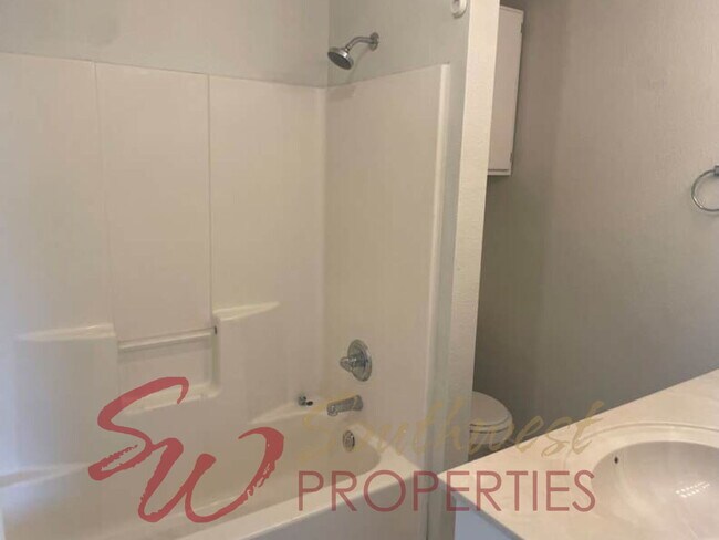 Building Photo - Excellent space with large bedrooms