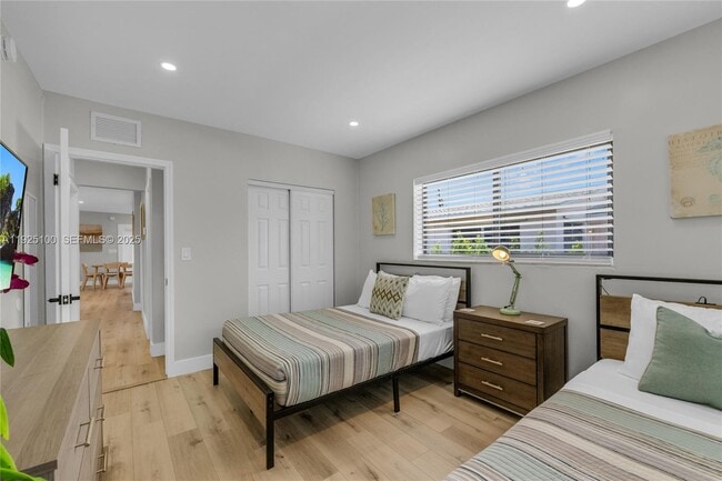 Building Photo - 1204 NE 7th St