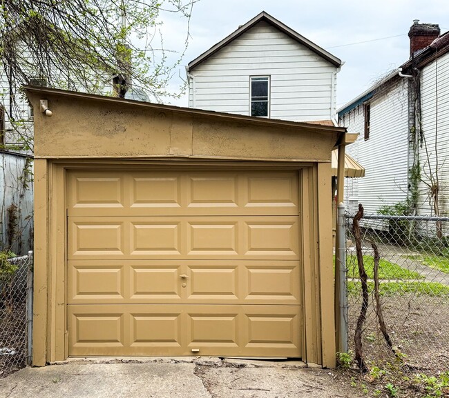Building Photo - 1ST MONTH FREE! 2 Bedroom home in McKees R...