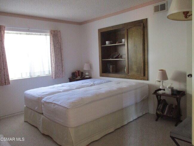 Building Photo - 5042 Llano Dr