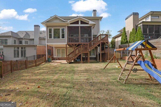 Building Photo - 3245 Lynwood Dr NE