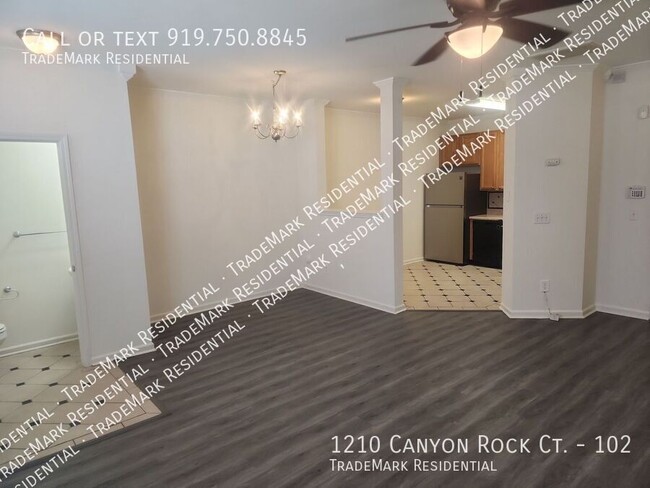 Building Photo - Conveniently Located 3 bedroom, 2.5 bathro...