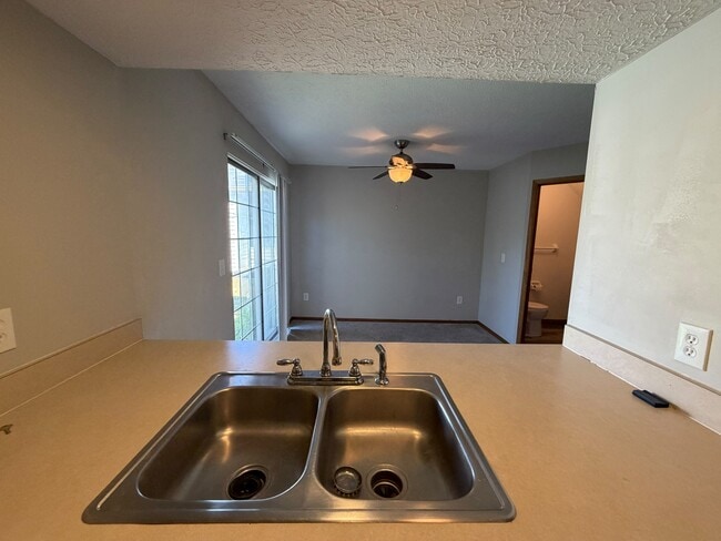 Building Photo - 1762 Queensbridge Dr