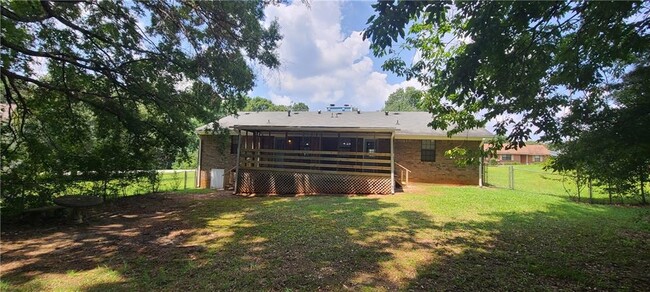 Building Photo - 8460 Pineland Dr