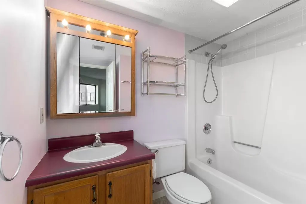 Building Photo - 10 Kellogg Rd