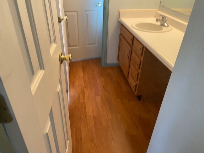 Building Photo - Charming 3 Bed 3 Bath Home - Available Aug...