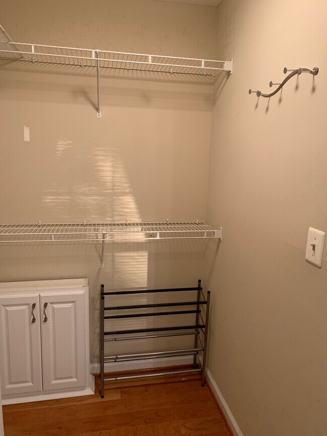 Building Photo - 20303 Beechwood Ter