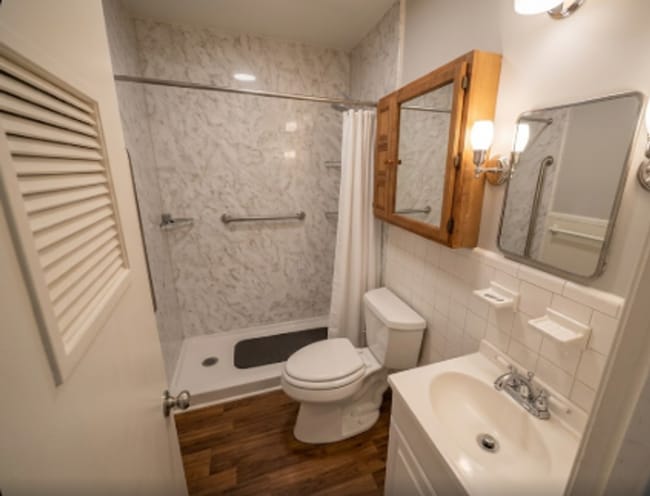 Building Photo - AVAILABLE NOW!