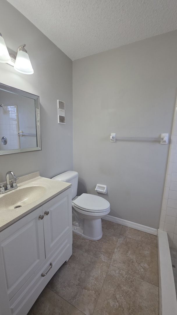 Building Photo - Palm Coast 4 Bedroom 2 Bath in the W Section