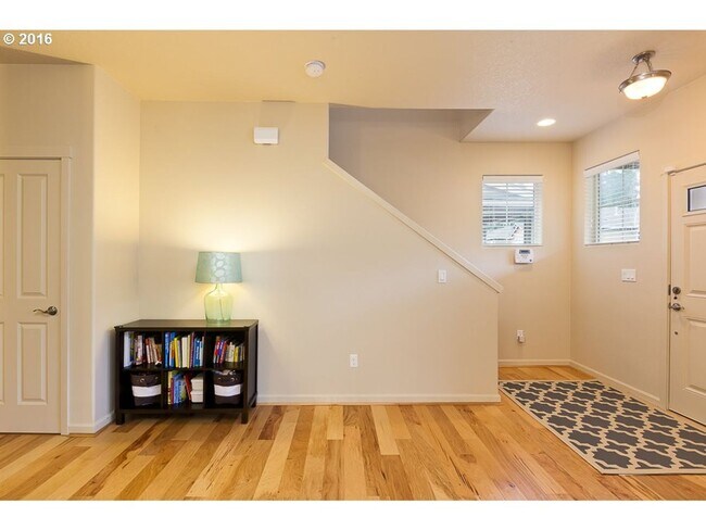 Building Photo - 345 NE 105th Ave