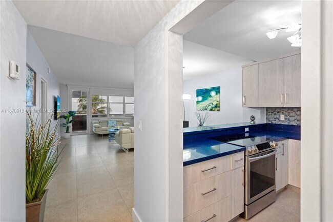 Building Photo - 3725 S Ocean Dr