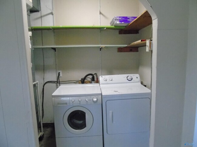 Building Photo - 2504 Maysville Cir NE