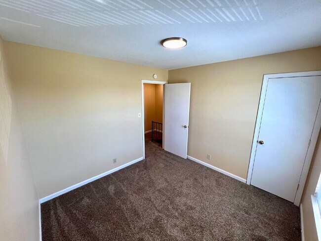 Building Photo - 351 PEABODY DRIVE UNIT 5 (3 BEDROOM UNIT)