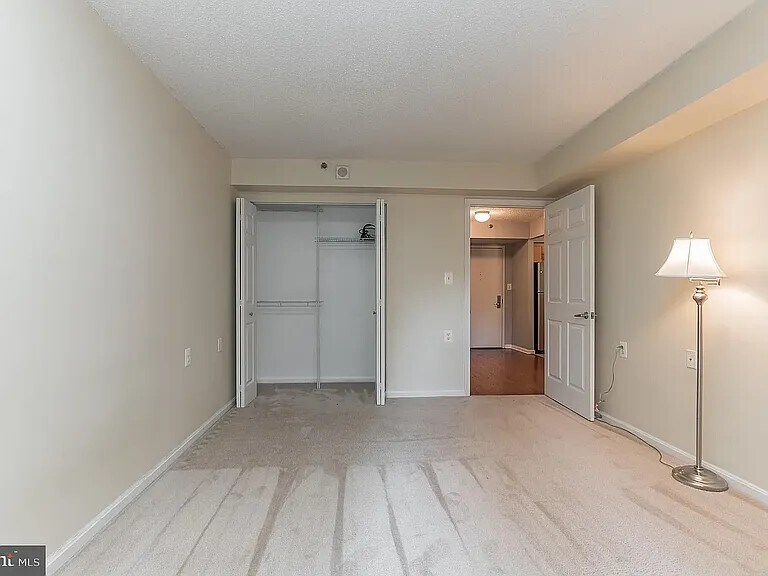 Building Photo - 10101 Grosvenor Pl