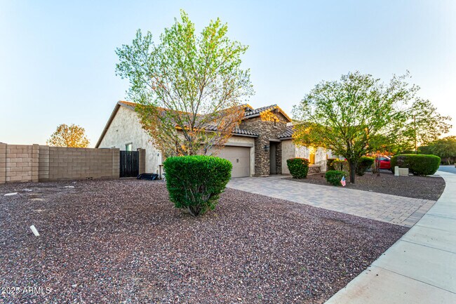 Building Photo - 18225 W Montecito Ave