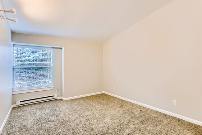 Building Photo - AVAILABLE AUGUST 1, 2026 >> Stunning 2BR/2BA Condo For Rent in Bellevue!! W/S/G Included!!!