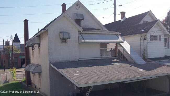 Building Photo - 1357 N Main Ave