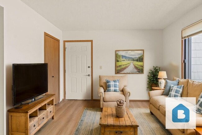 Building Photo - 600 N Coraline St