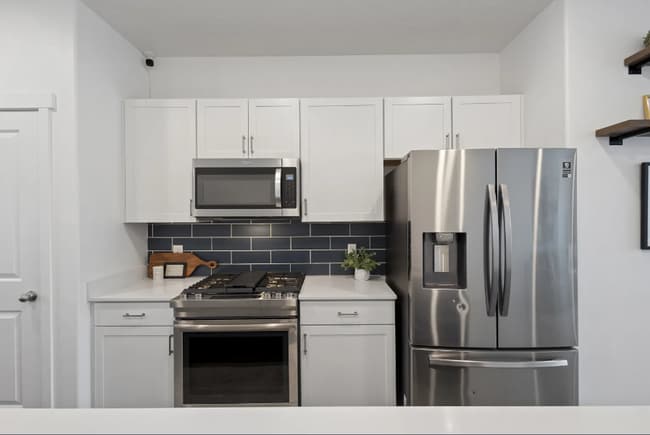 Building Photo - 3 Bed/3 Bath Townhouse in Saratoga Springs