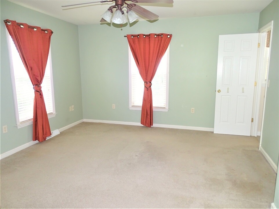 Building Photo - 90 Battens Cir