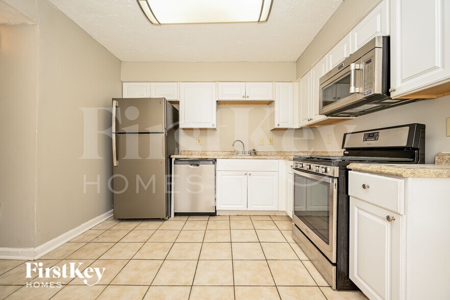 Building Photo - 5369 Biffle Ln