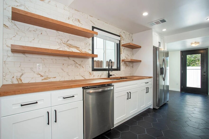 Building Photo - 2956 Finch St