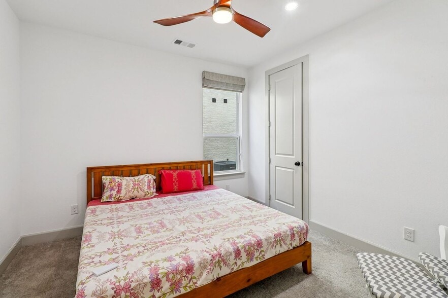 Building Photo - 2601 Backland Pr Ln
