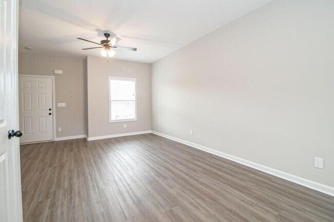 Building Photo - 1115-I2 Hillwood Dr