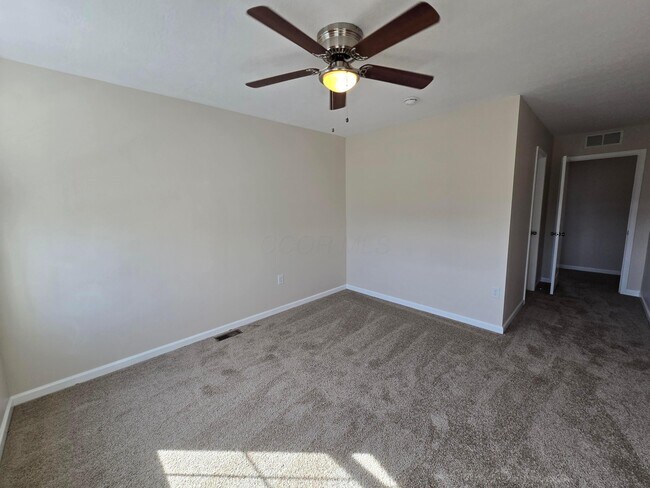 Building Photo - 140 Saddlebred Cir