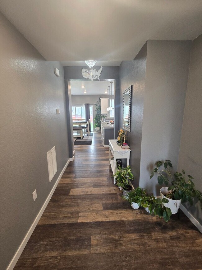 Building Photo - Built in 2021 Spacious Home with 4 bedroom...
