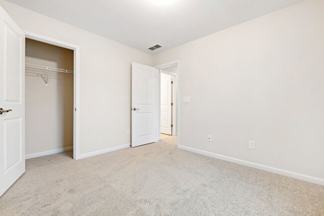 Building Photo - Well Appointed 3-Bedroom Townhome in Durham!